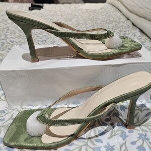 NWOT Elegant Green Women's Sandals